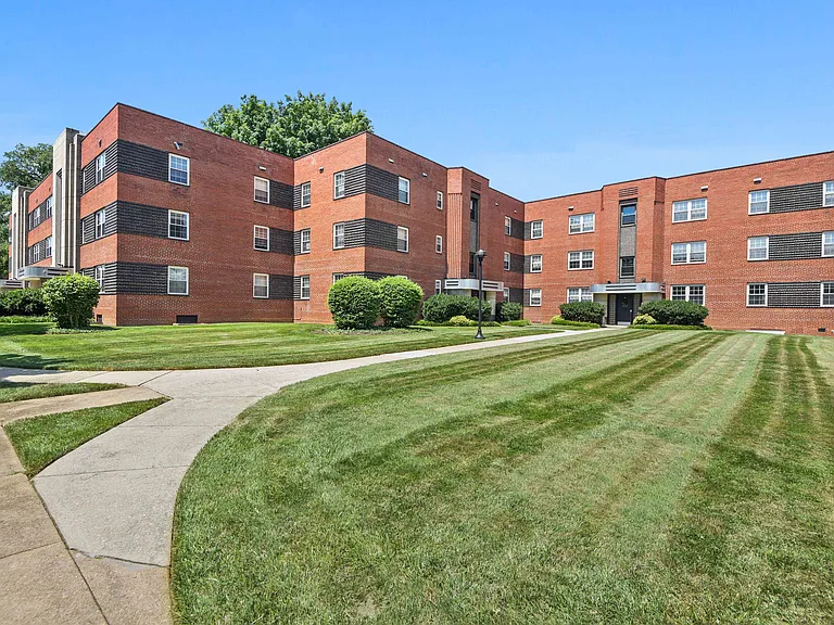 Samester Apartments — Photo 15