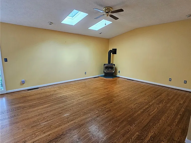 50 Greenview Dr — Photo 22