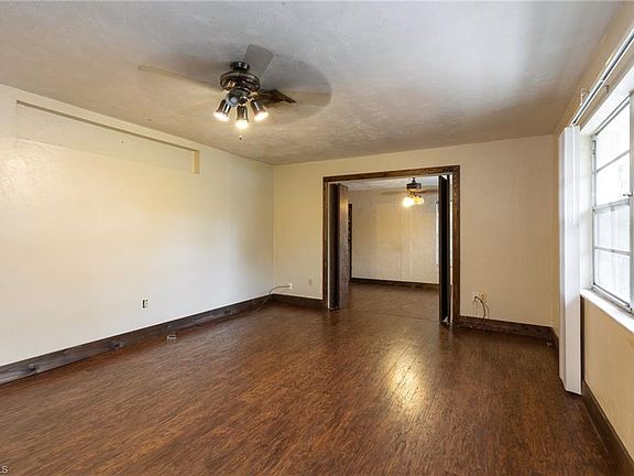 2nd image of 9765 Carolina St