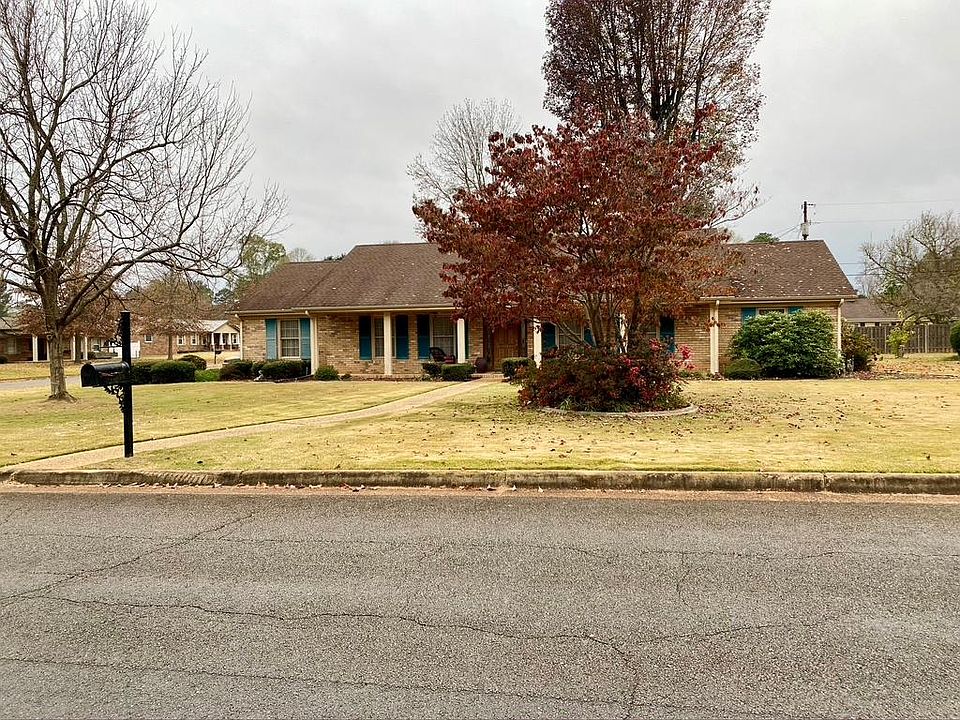 1st image of 2203 Chickasaw Dr