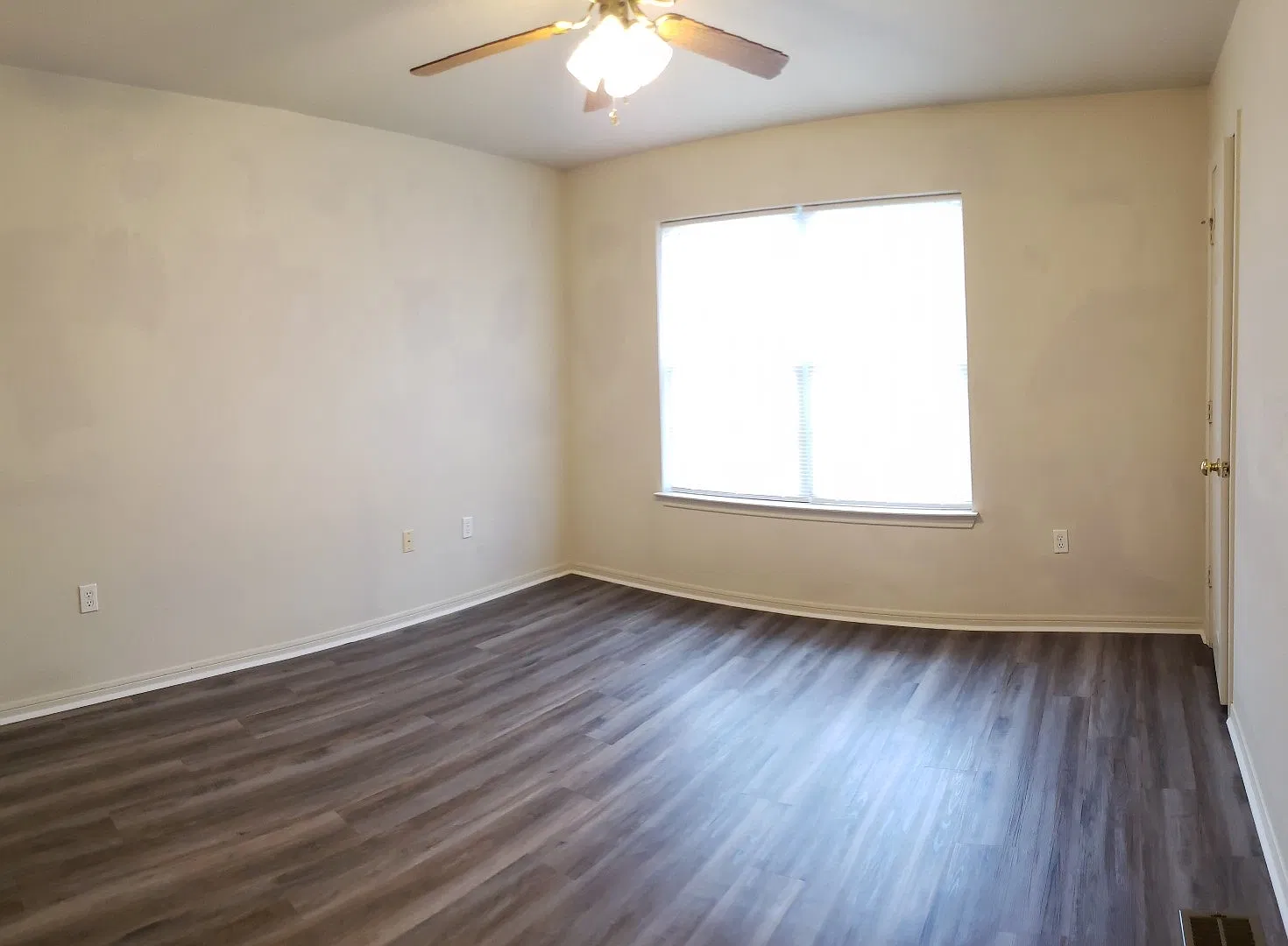3 bed, 1.5 bath, 1145 sqft, $950 — Photo 3