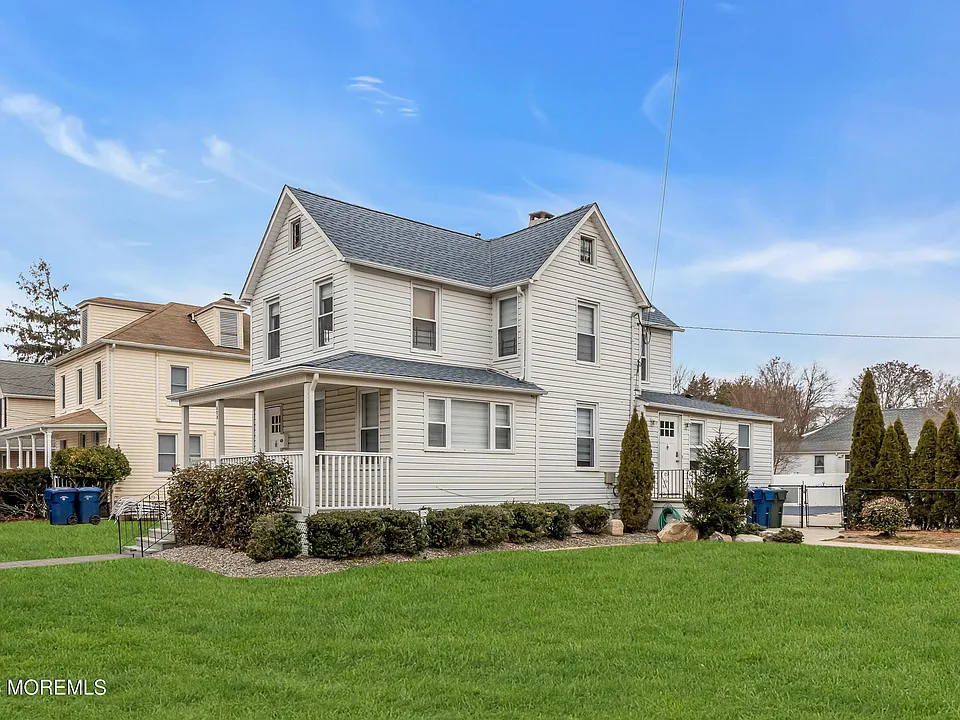 323 Roosevelt Ave