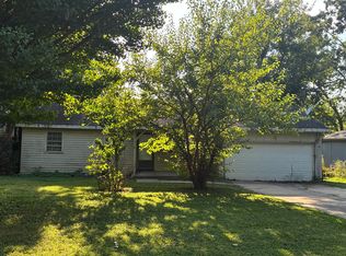 909 S Devonshire Drive, Springfield, MO 65802