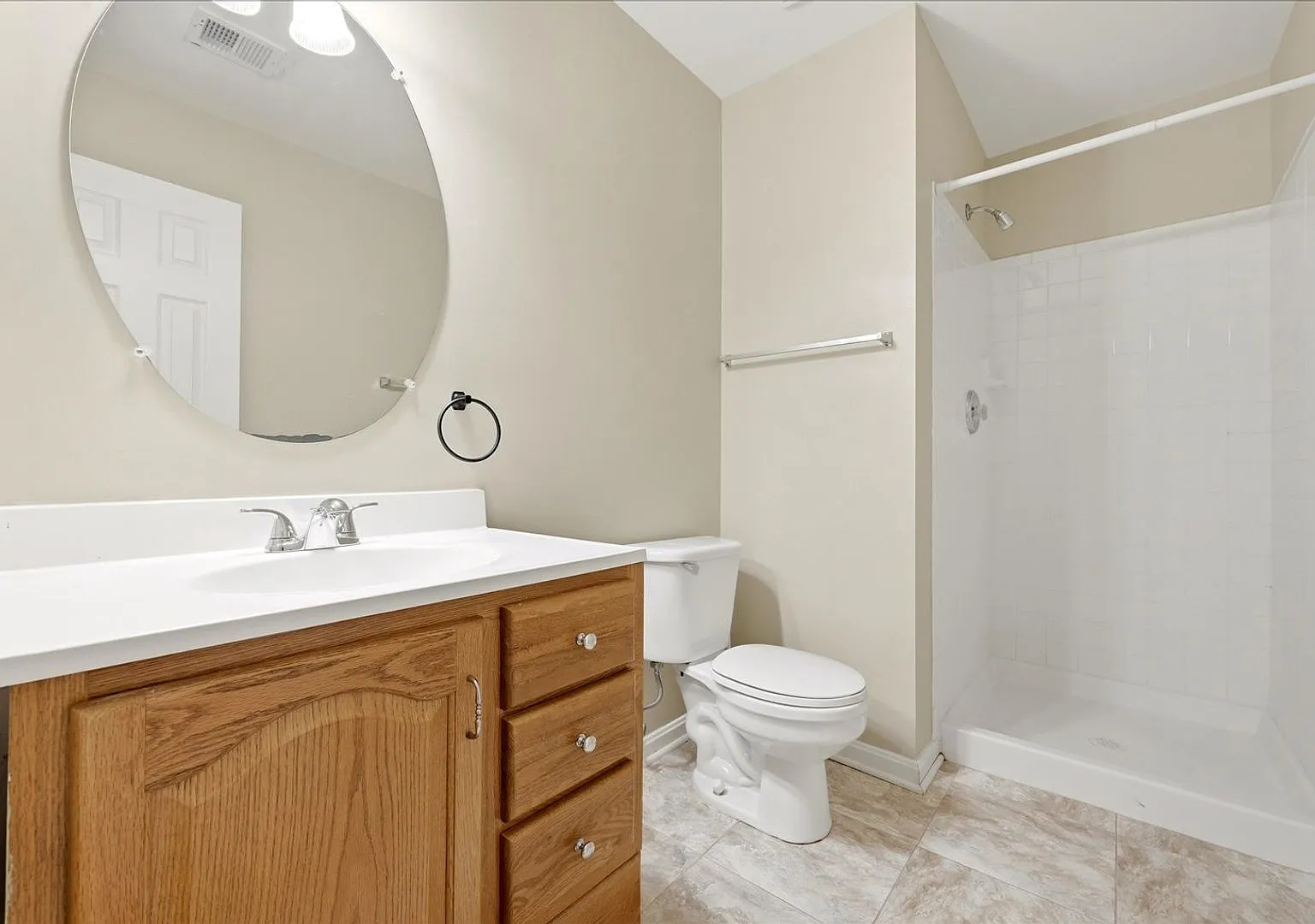 Fantastic Townhome in Sterling! — Photo 4
