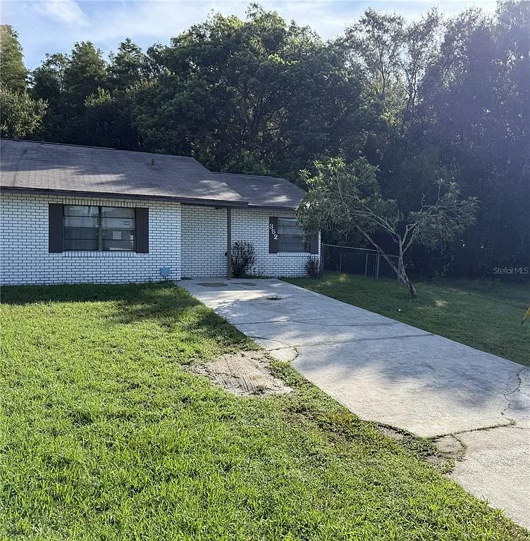 2 bed, 2.0 bath, 1001 sqft, $1,649 — Photo 2