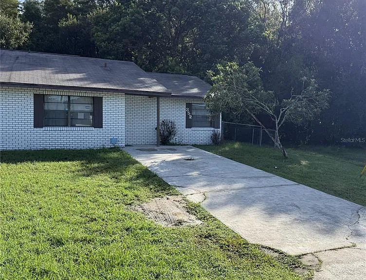 352 Cocoa Ct — Photo 2