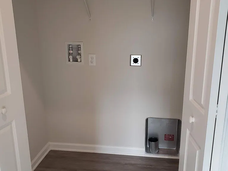washer/dryer hookups on second level