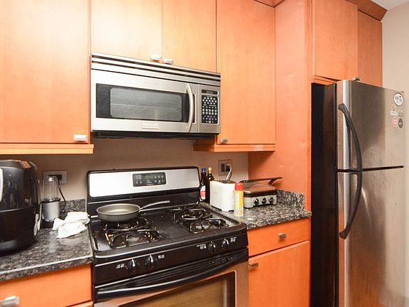 5th image of 3754 N Wilton Ave Unit S3