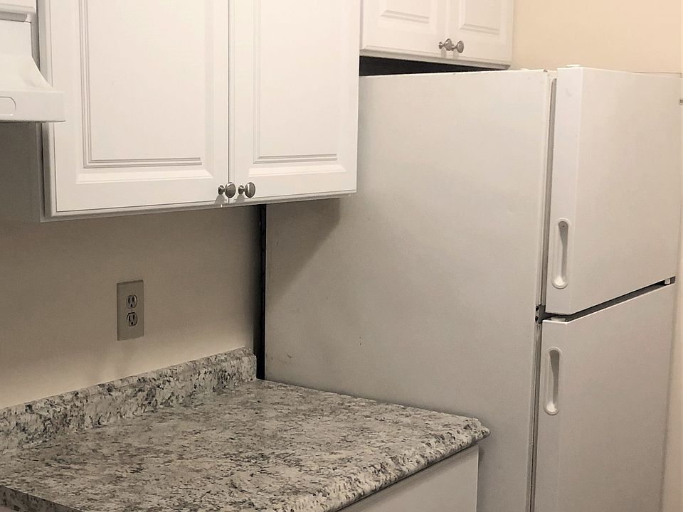White Cabs, Granite-look Counters