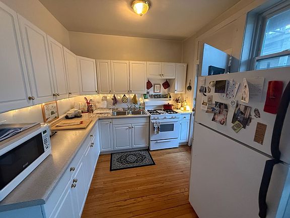 5th image of 4400 N Winchester Ave #4402-30