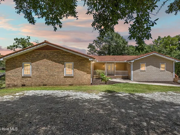 667 Hughes Road, Hampstead, NC 28443