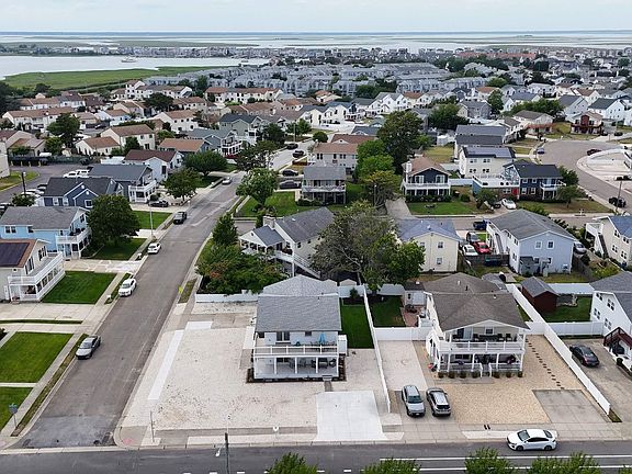 5th image of 4633 Harbor Beach Blvd #B