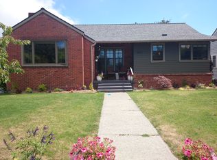 3832 44th Ave SW, Seattle, WA 98116