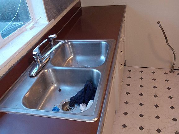 4th image of 10305 Elwell Ave #1