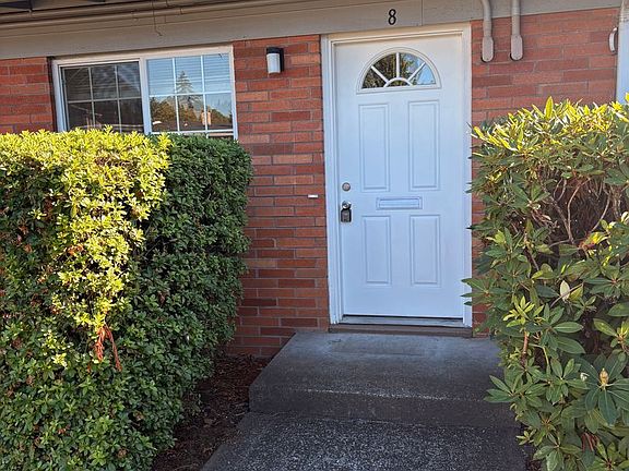 5th image of 2415 E Mill Plain Blvd #8