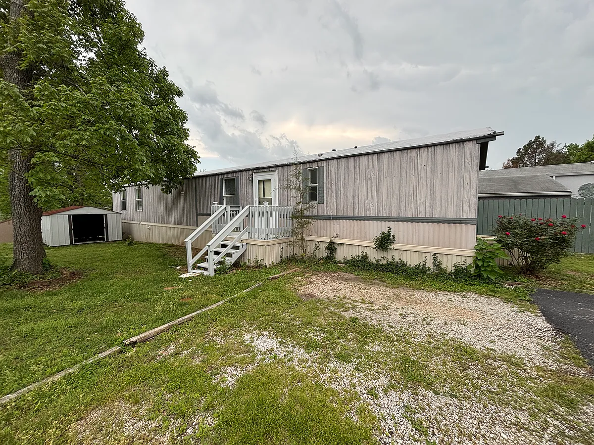 Building Photo - 3951 S Mentor Ave #104