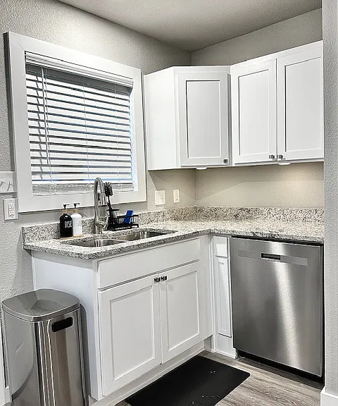 1209 Walmsley Ave — Photo 9