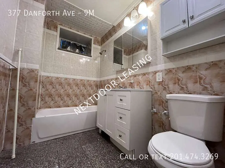 377 Danforth Ave — Photo 2