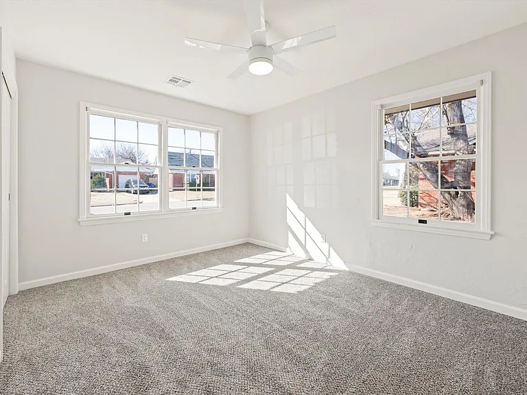 2725 Kent Dr — Photo 23