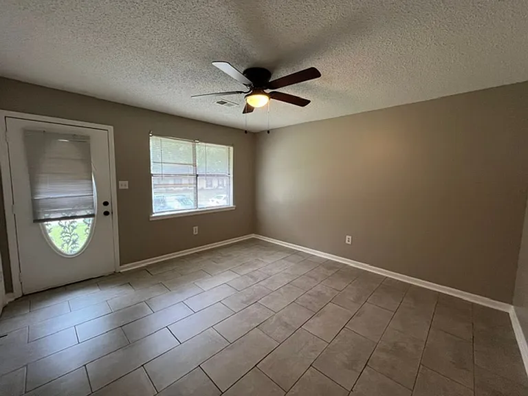 5726 Briarwood Dr — Photo 2