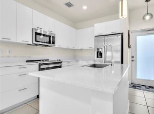 8001 NW 41st St #F-404, Doral, FL 33166
