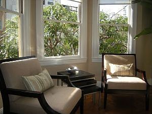 :: 2050 Leavenworth Street