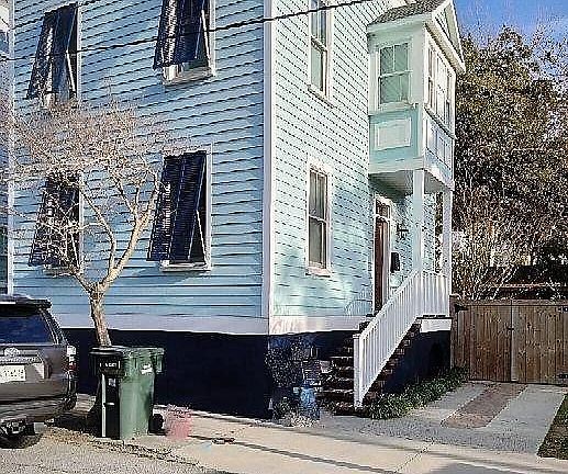 entrance and driveway