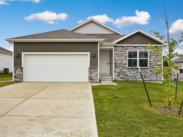 2818 Mary Dr, Hiawatha, IA 52233