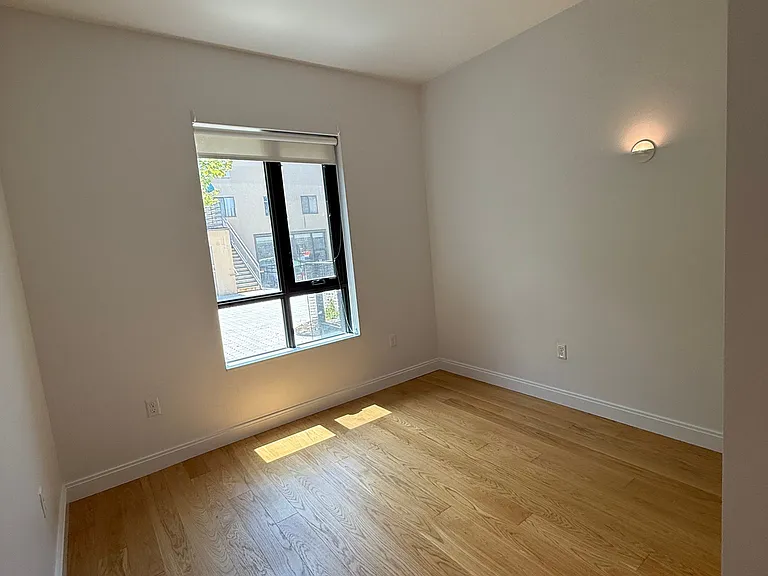 83-84 Gardner St #105L — Photo 6