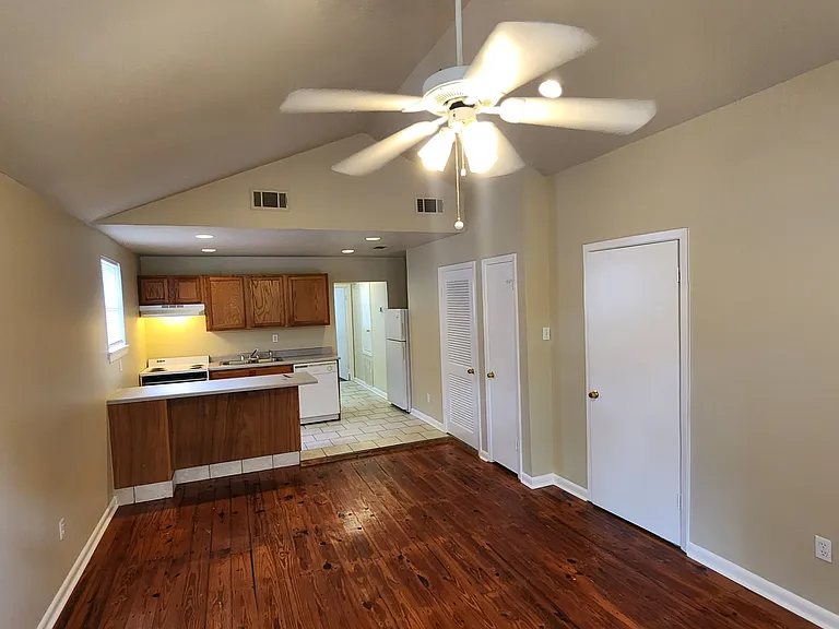 1133 Burdette St — Photo 3