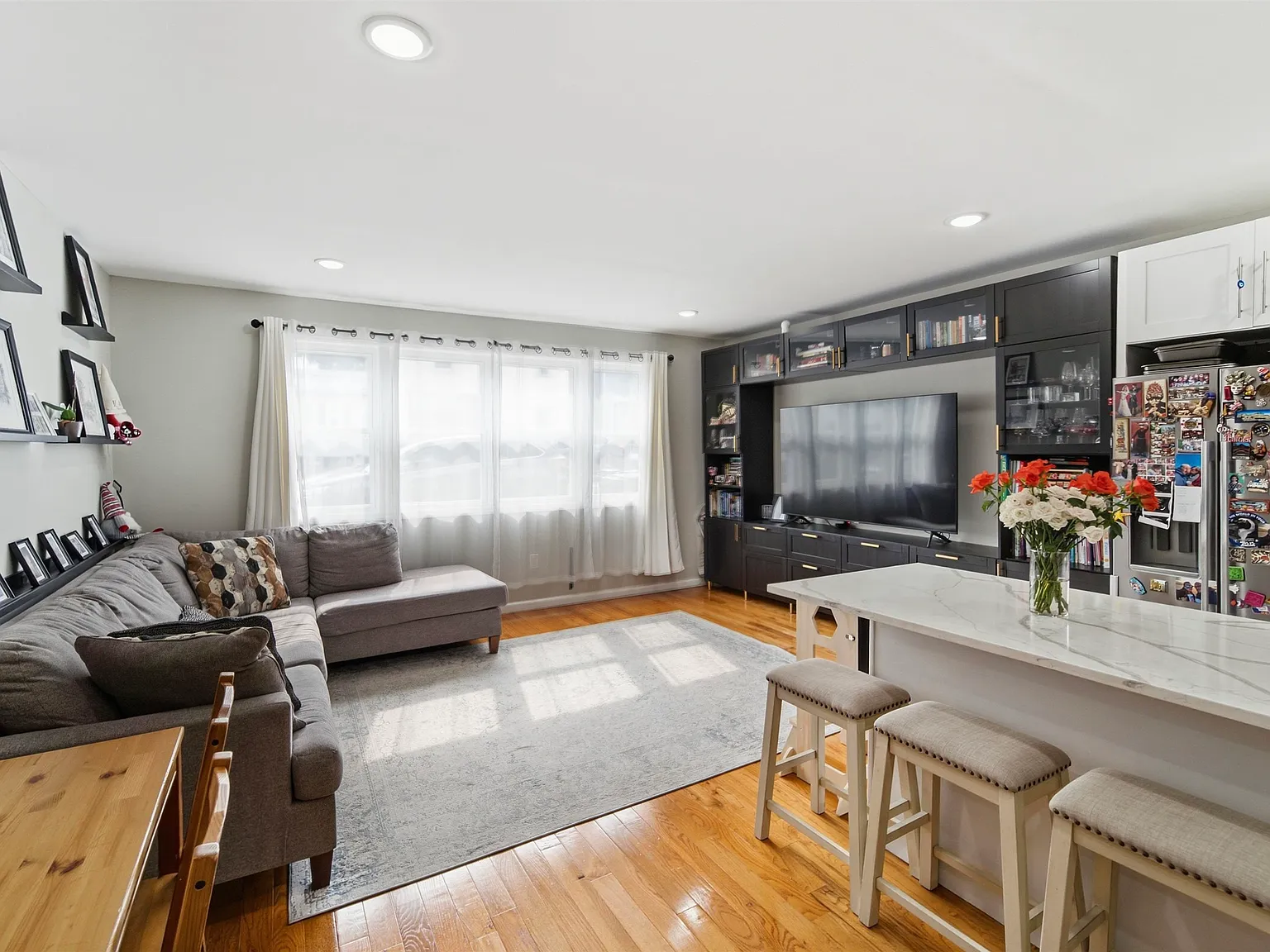 2 bed, 1.0 bath, $2,800 — Photo 4