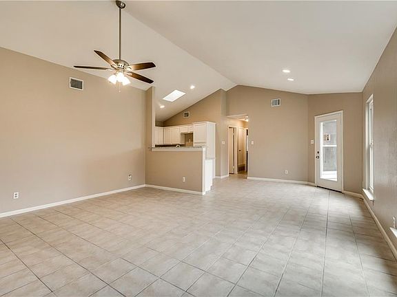 5th image of 949 Sugarberry Dr