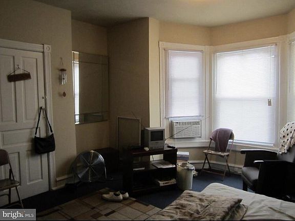 Unfurnished 3rd Floor apartment 
