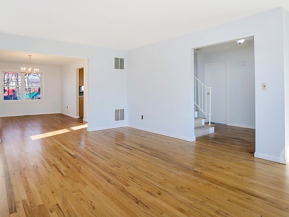 4th image of 6 Parkway St