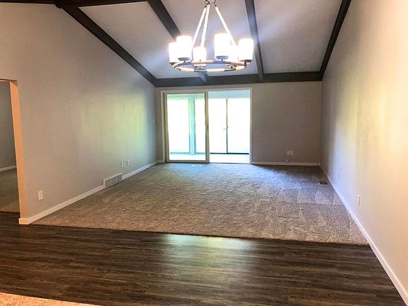 5th image of 2100 Country Club Dr Unit 3