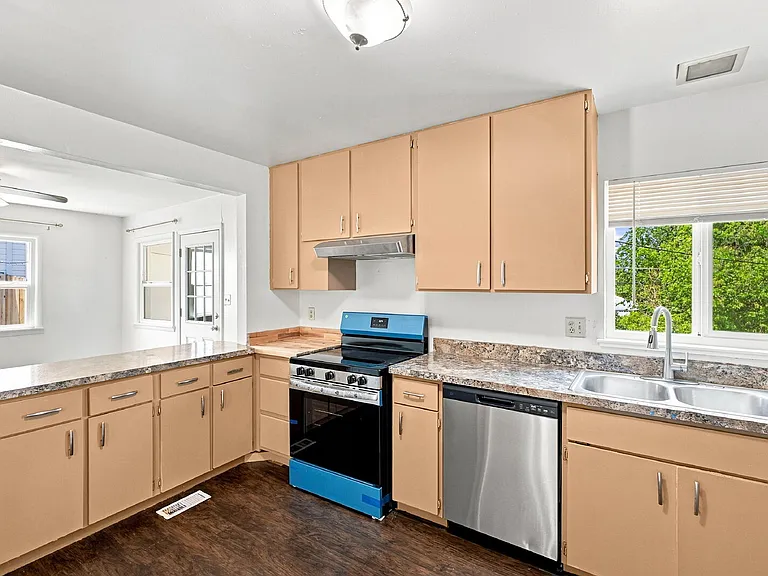 1811 S Irving St — Photo 11