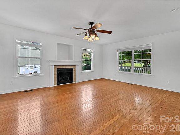 5th image of 11 Ridgeland Ln