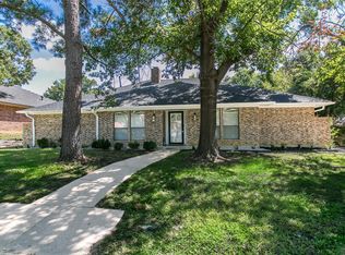 2010 Reverchon Dr, Arlington, TX 76017