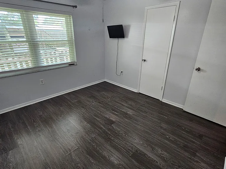 11127 Stafford Ln — Photo 8