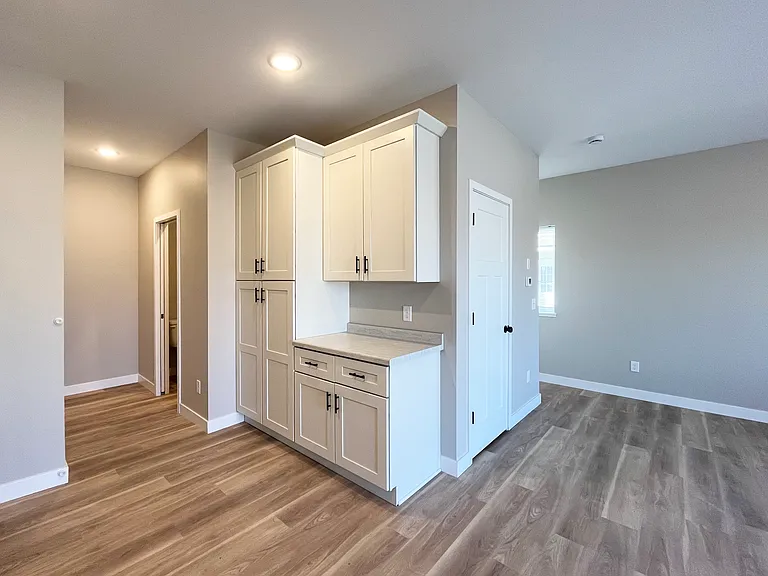 2325 Excel Dr — Photo 4