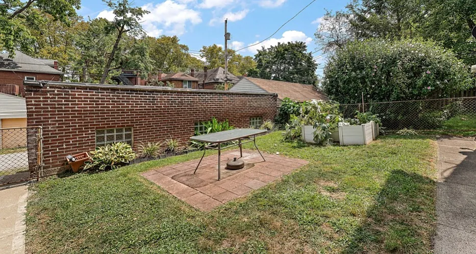 2 bed, 1.5 bath, 1500 sqft, $2,000 — Photo 3
