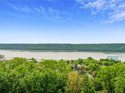 279 N Broadway #8L, Yonkers, NY, 10701