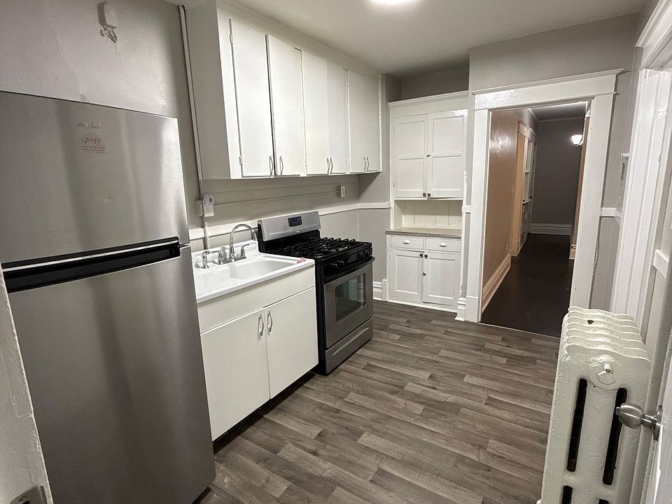 1st image of 1563 Charles Ave APT 2