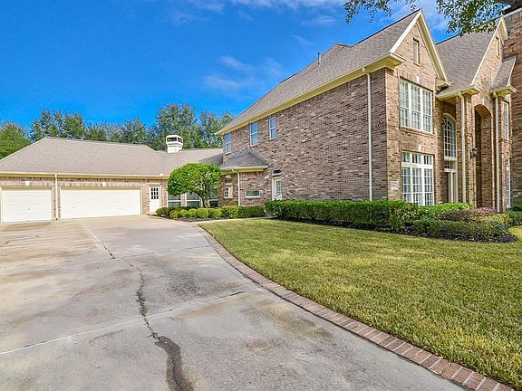 This home offers a three car garage and 3 car wide driveway. Workshop area inside the garage and easy access to the large backyard. Full sprinkler system helps keep the grass lush and green.