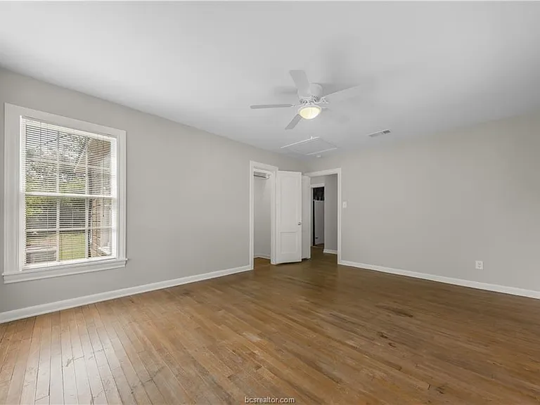 807 Enfield St — Photo 9