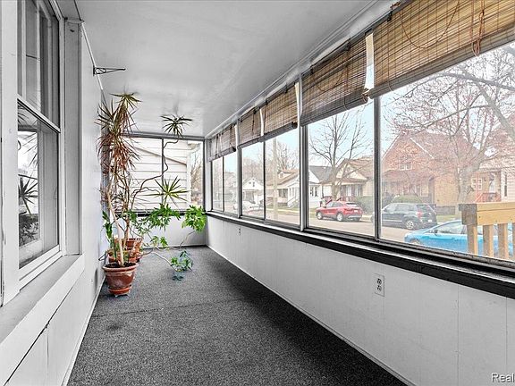 3rd image of 133 Oak St