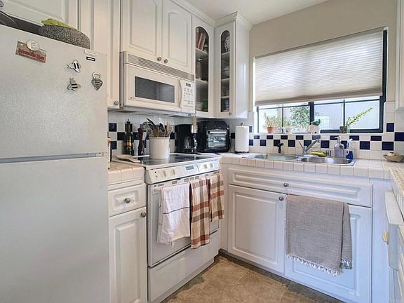 5th image of 1562 Avenida Ladera