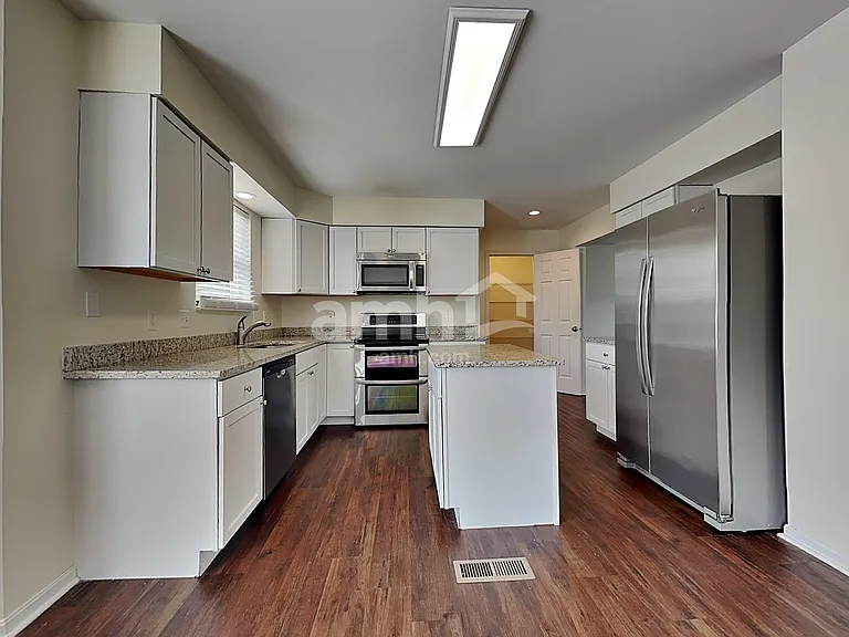 2831 Coachlight Ln — Photo 4