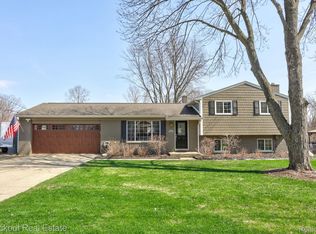 5936 Wellington Dr, Clarkston, MI