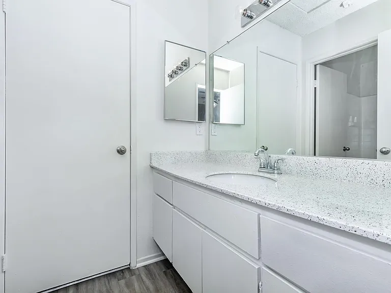 Pinecrest Apartment Homes — Photo 16